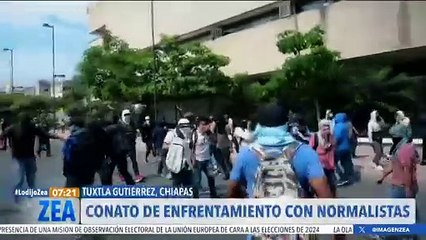 Policías repliegan a normalistas que buscaban realizar una protesta en Tuxtla Gutiérrez