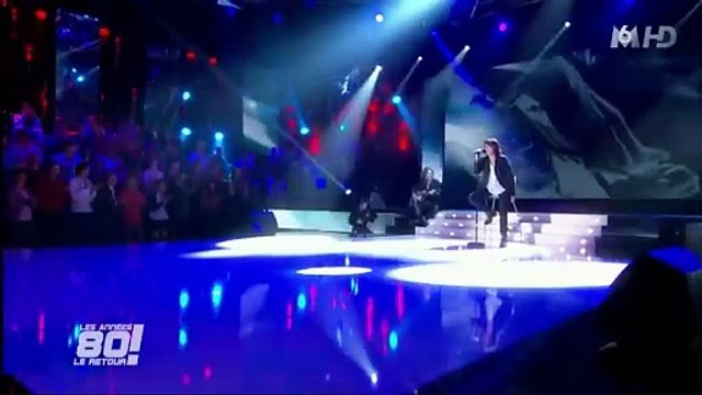 Buzy interprète son tube Body Physical en live sur M6