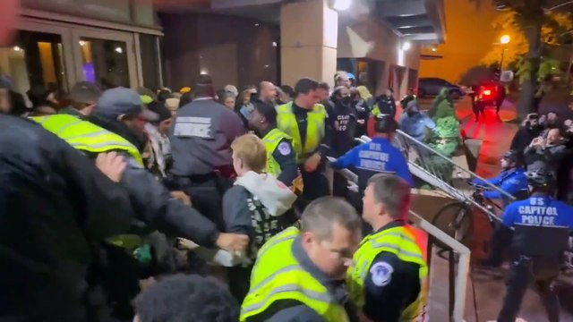 WARNING: Pro-Palestine Protesters are Clashing with Police e Washington | DC