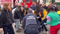 Accident de moto à Maltepe : un conducteur a heurté un taxi et est resté coincé