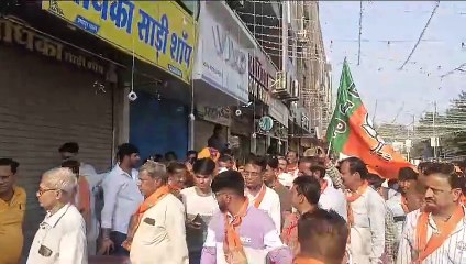 इस बार जनता नहीं, नेताजी ने दी घर-घर दस्तक