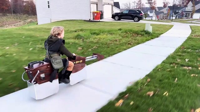 Papa transforme le vélo électrique de son fils en Speeder Star Wars