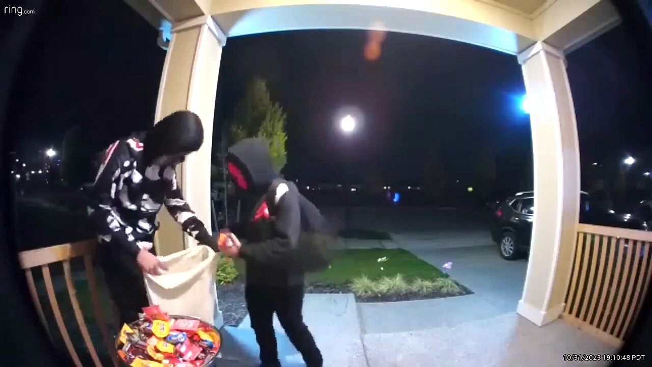 Bol entier de bonbons d'Halloween volé