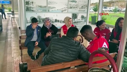 Depremde ailesini kaybeden Suriyeli çocuk babasıyla buluştu