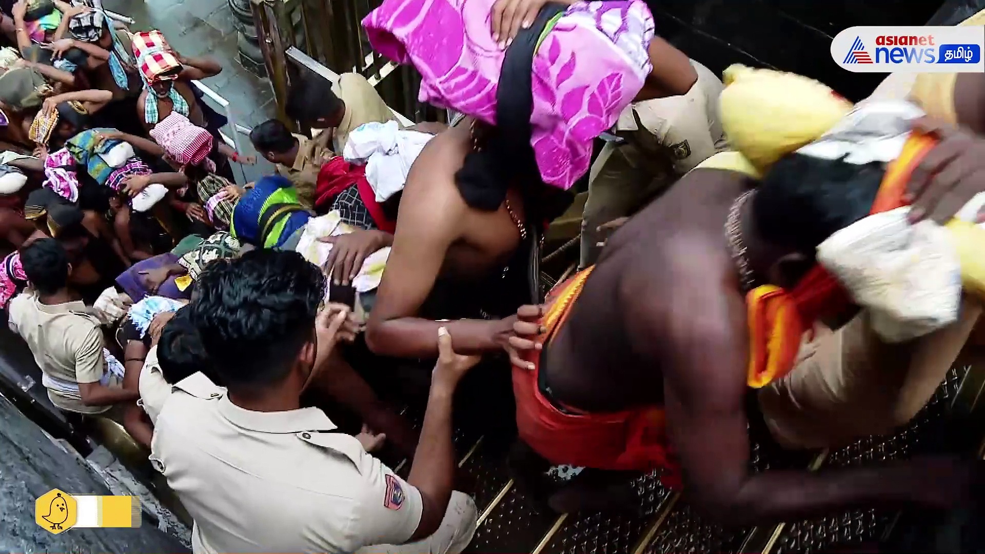 மகரவிளக்கு பூஜைக்காக சபரிமலை அய்யப்பன் கோயில் நடை திறப்பு!