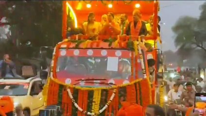 नितिन गडकरी का विद्याधर नगर में रोड शो, दीया कुमारी के लिए मांगे वोट