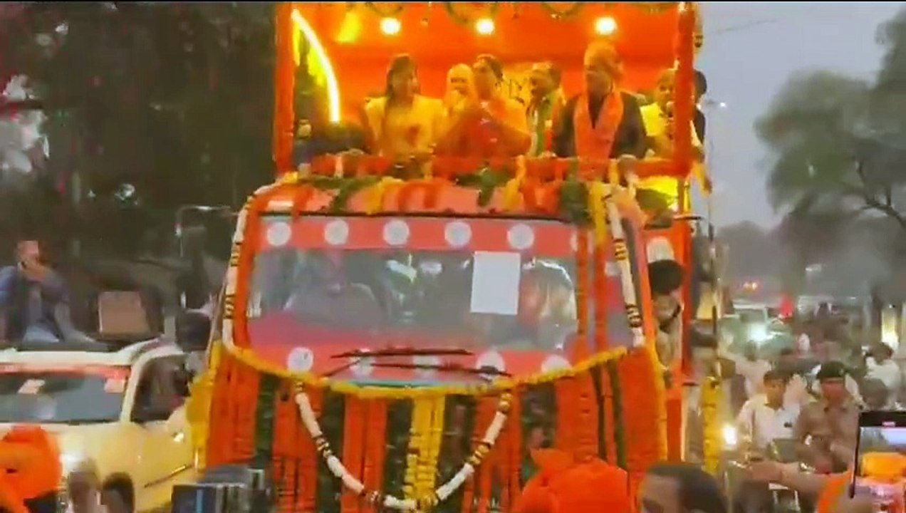 नितिन गडकरी का विद्याधर नगर में रोड शो, दीया कु...