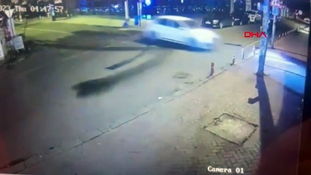 Une voiture incontrôlable est entrée dans une succursale bancaire à Ankara