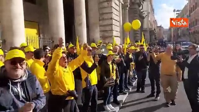 Cori di Coldiretti contro Della Vedova (+Europa) dopo lo scontro con il presidente Prandini