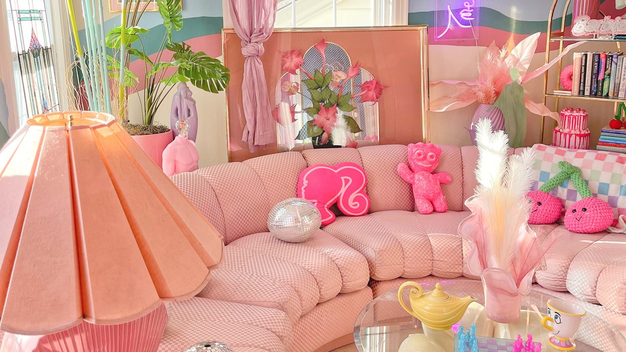 Man Transforms Old Farmhouse Into a “Barbie Dreamhouse”