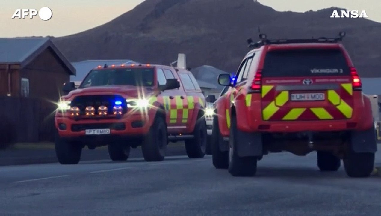 Islanda, Fagradalsfjall a rischio eruzione: crepe nelle strade di Grindavik