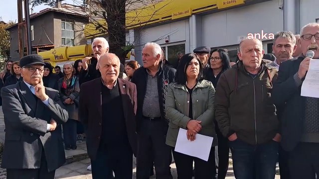 CHP ve Sol Parti'den Yargıtay'a anayasa kitapçıklı protesto!