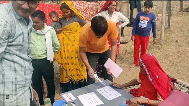 घर-आंगन में बने पोलिंग बूथ, होम वोटिंग में पहले दिन 902 ने डाले वोट