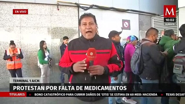 Familiares de niños con cáncer protestan en la Terminal 1 del AICM por falta de medicamentos