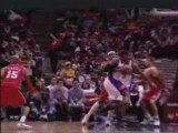 NBA : Easy dunk by Amare Stoudemire over Bostjan Nachbar