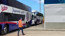 LVBP: Llegada de los Tiburones de la Guaira al Estadio Forum de la Guaira.