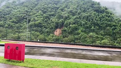 Deslizamento interdita BR-470 no Alto Vale