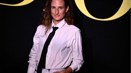 Voici - "C'est la première fois que ça arrive !" : énorme malaise pour Camille Cottin dans la dernière vidéo de Squeezie