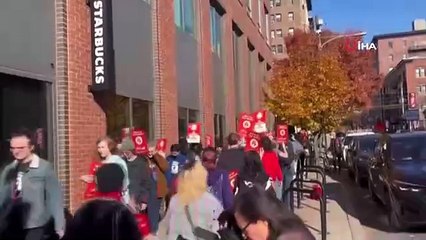 Les employés de Starbucks ont débrayé et fait grève à New York