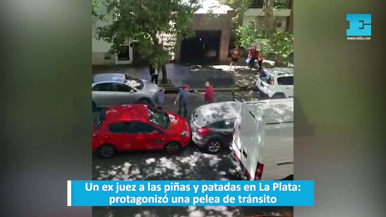 Un ex juez a las piñas y patadas en La Plata