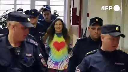 Ativista russa é condenada por denunciar guerra na Ucrânia