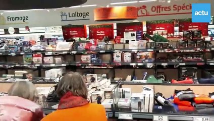 Prix et produits importés : l'opération des agriculteurs sarthois en grande surface