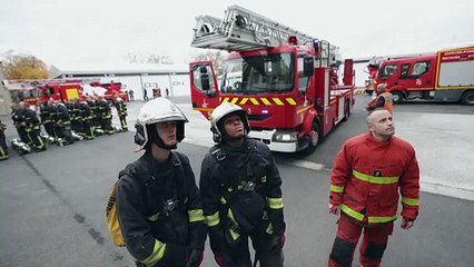 A la nouvelle école des pompiers de Paris, la flamme olympique anime les recrues