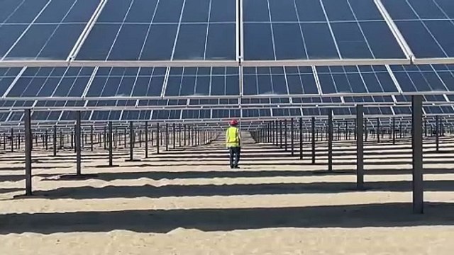 Emirados Árabes Unidos inauguram usina solar gigante