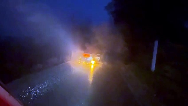 कार में लगी आग, दो जने बाल-बाल बचे