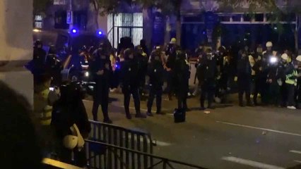 La Policía Nacional viste su equipación antidisturbios