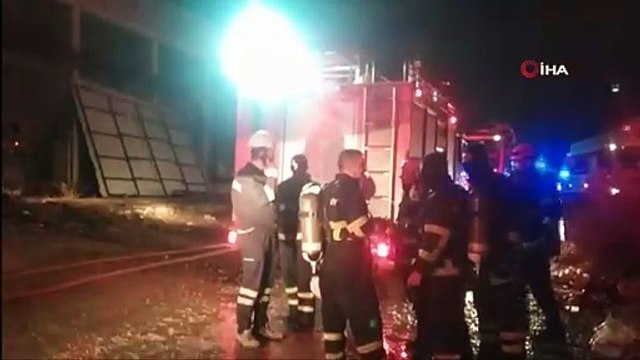 Çorum'da metruk iki dükkanın çatısında çıkan yangın kontrol altına alındı