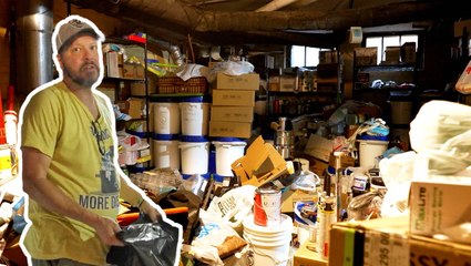 How a 'hoarder's house' is deep cleaned