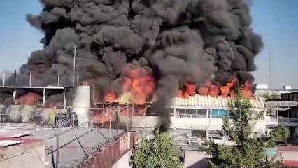 500 personas evacuadas por un incendio en una bodega de calzado en el centro de Ciudad de México