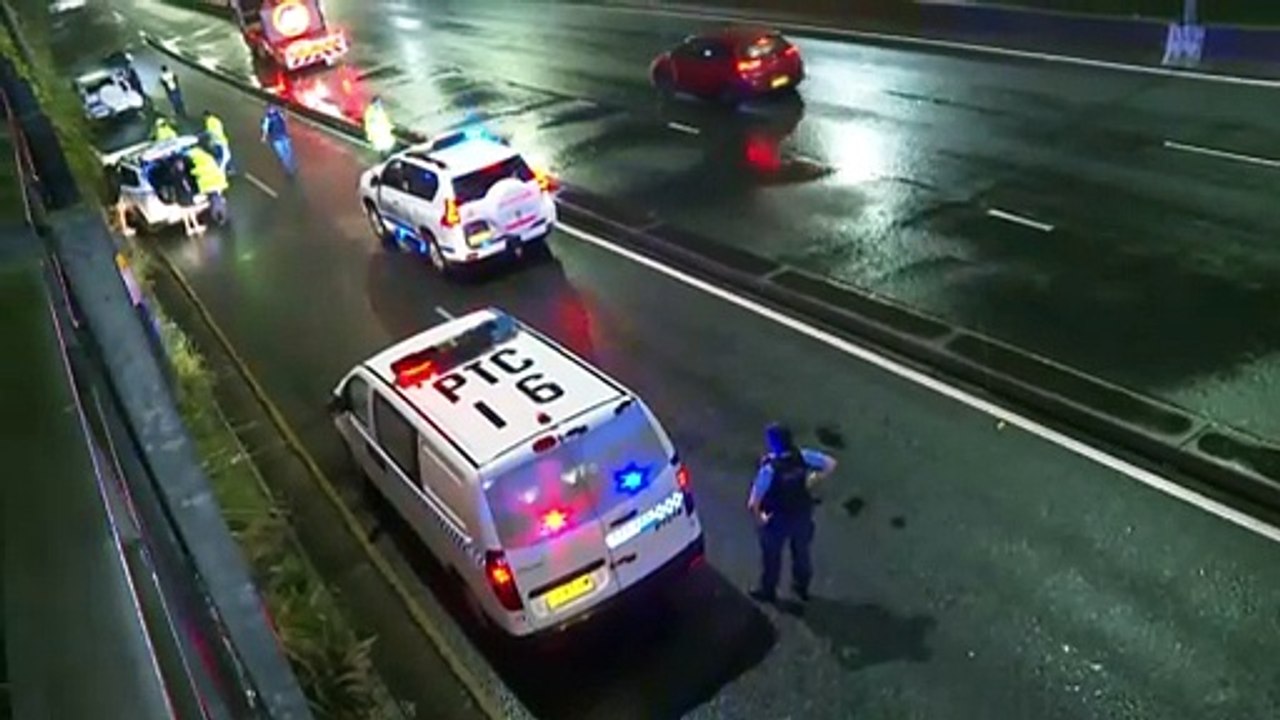 Stolen vehicle collides with 30 cars in police chase - video Dailymotion