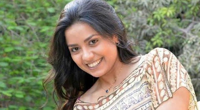 سهر الصايغ تنجو من حادث سير ضخم بسيارتها وتجمهر الناس لإنقاذها