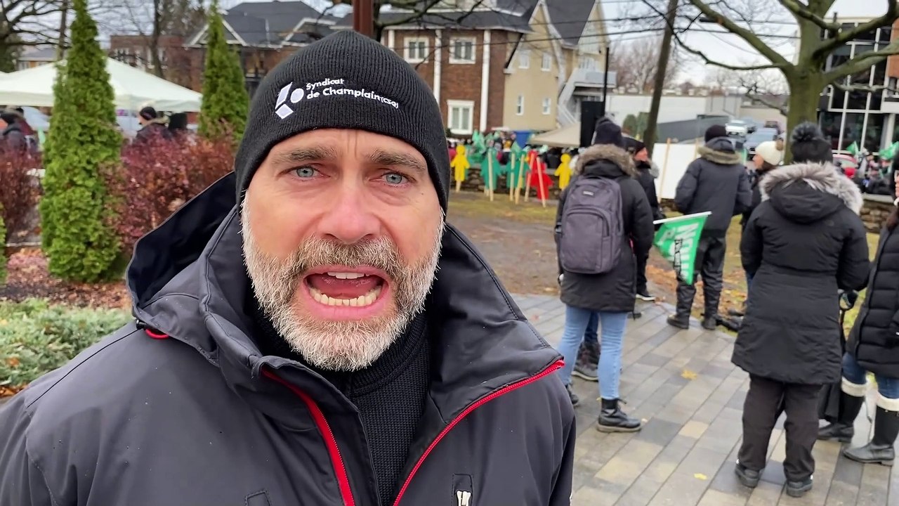 Manifestation devant le Centre de services scolaire de la Vallée-des-Tisserands ‐ Réalisée avec Clipchamp
