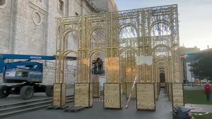 Últimos montajes para estrenar 'El Palacio de la Luz' en la Navidad de Valladolid