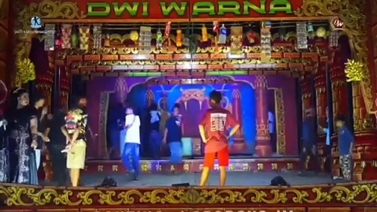 Keributan Di Sandiwara DWI WARNA
