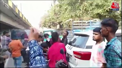 Video: Clash during voting in Indore Assembly 4