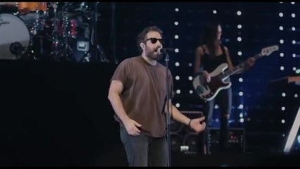 Tommaso Paradiso riparte in tour dalla sua Roma, fan in festa