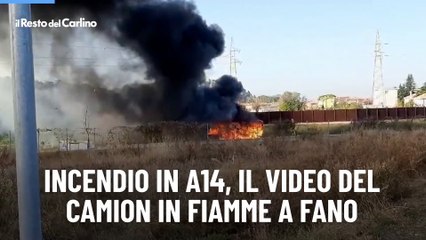 Download Video: Incendio in A14, il video del camion in fiamme a Fano