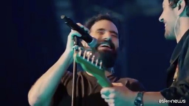 Tommaso Paradiso riparte in tour dalla sua Roma, fan in festa
