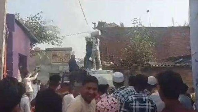 शादी समारोह में स्टंटबाजी का वीडियो वायरल, बारातियों की तलाश में जुटी पुलिस