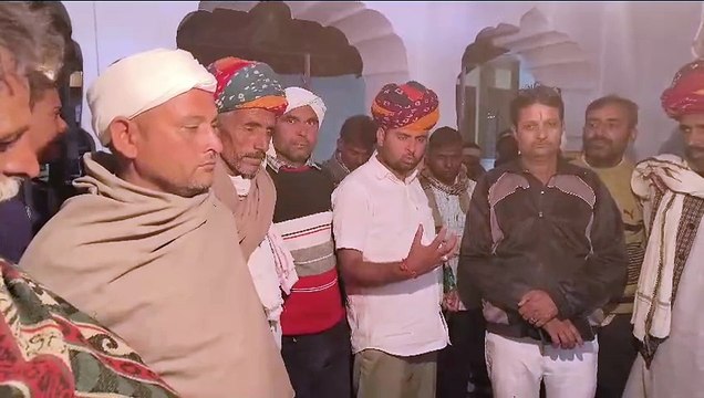 मतदान बहिष्कार की चेतावनी: प्रशासन ने ग्रामीणों से की समझाइश, 5 मांगों का दिया आश्वासन