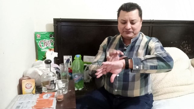 El show de shialeweb platicando con todos mis seguidores blog en la cama bebiendo un trago despues del trabajo para relajarme