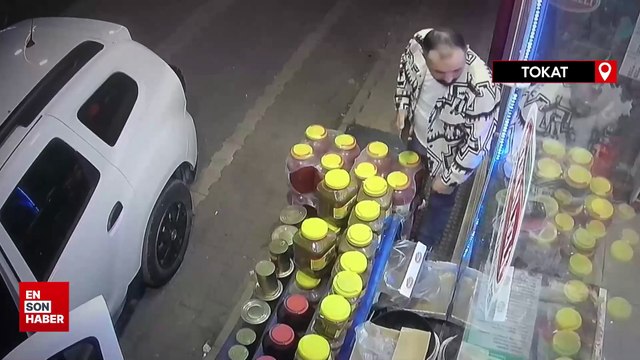 Tokat'ta kapalı marketin önünden ürünleri alıp, not bıraktı