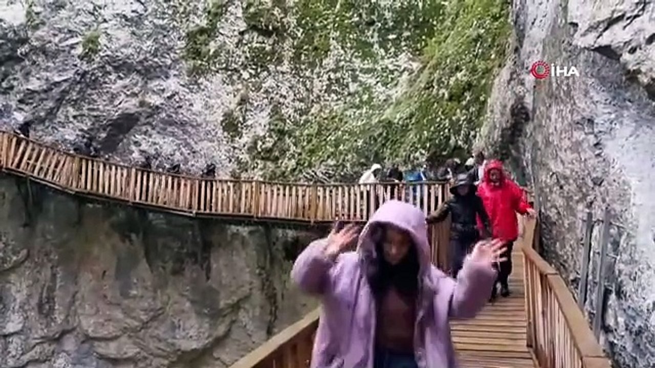 Sonbaharda ayrı bir güzelliğe bürünen Horma Kanyonu, ziyaretçi akınına uğruyor
