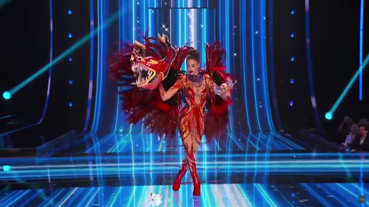 Con fuerza, actitud y mucha soltura desfiló Diana Silva en la gala de Traje Típico