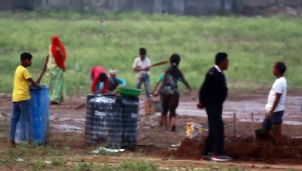 बच्चों से करवा रहे हेलीपेड पर काम !