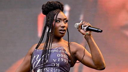 Aya Nakamura déçoit des fans en Martinique : les rembarrages et la vidéo qui font le buzz.